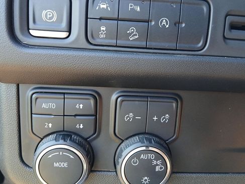 Used 2024 Chevrolet Tahoe Z71 image 10