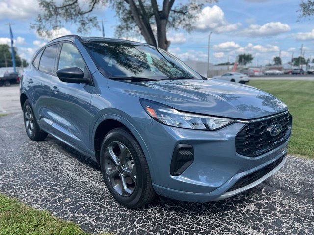 Used 2023 Ford Escape ST-Line AWD/4WD image 2