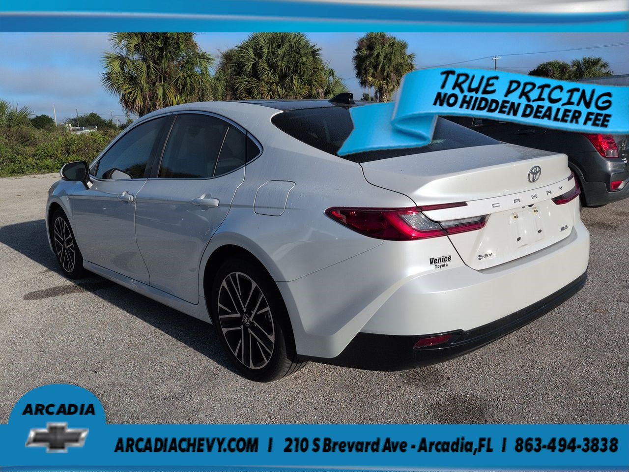 Used 2025 Toyota Camry XLE FWD image 5