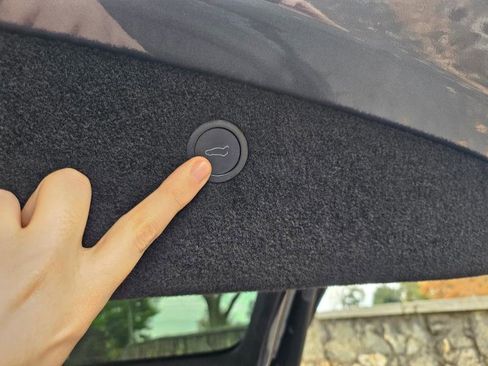 Used 2022 Tesla Model X image 70