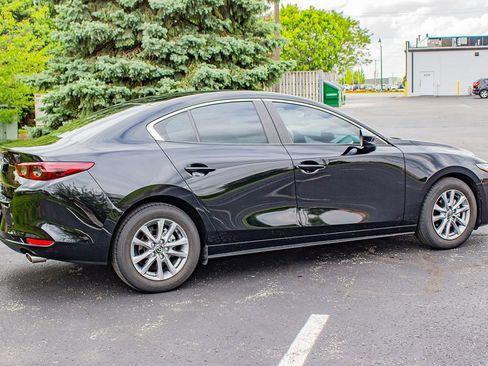 Used 2021 MAZDA MAZDA3 s FWD image 9