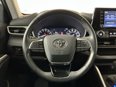Used 2021 Toyota Highlander XLE AWD/4WD image 15