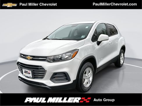 Certified 2021 Chevrolet Trax LS w/ Tint and Cruise Package image 1