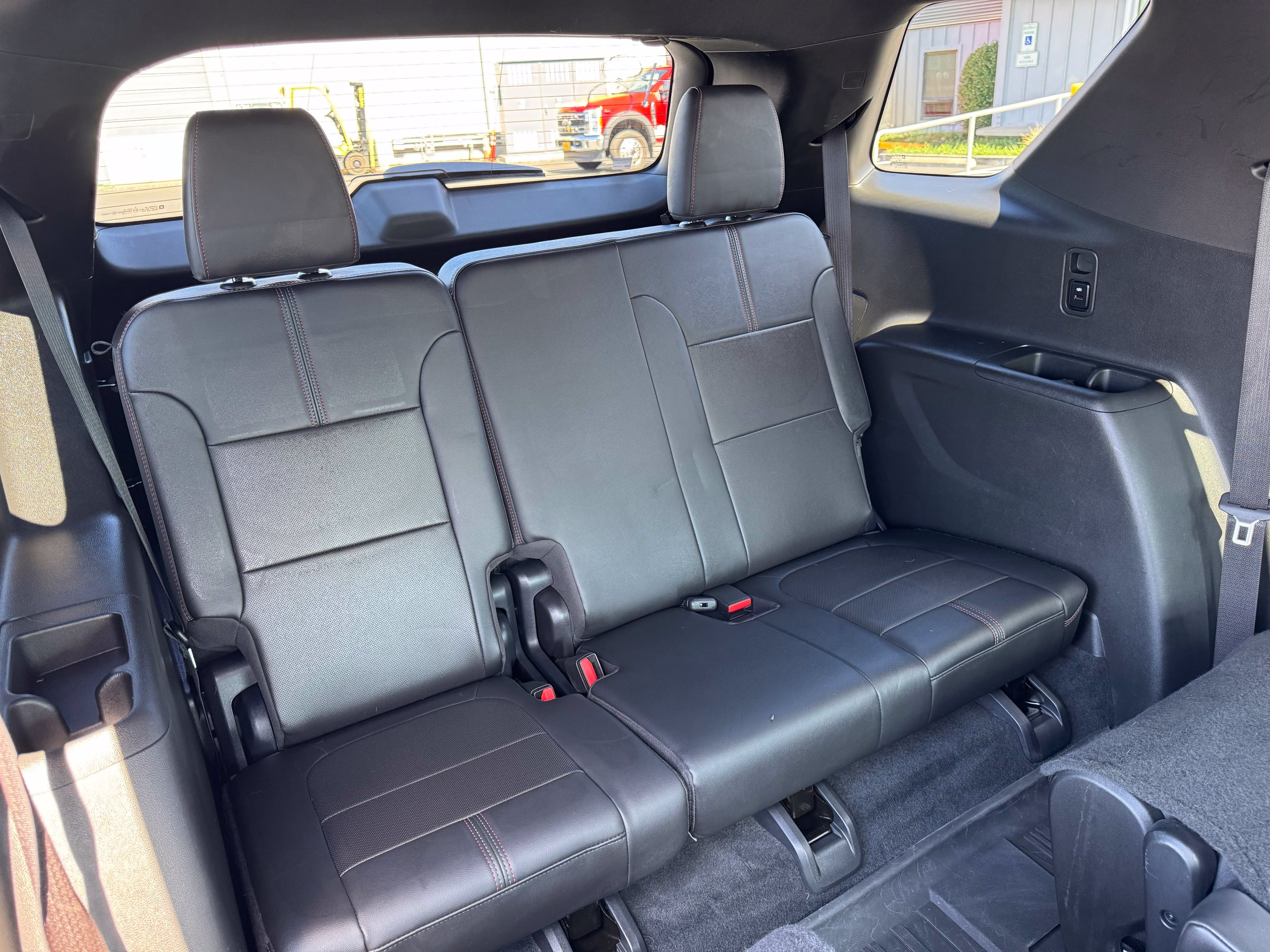 Used 2023 Chevrolet Traverse RS w/ LPO, Cargo Package AWD/4WD image 32