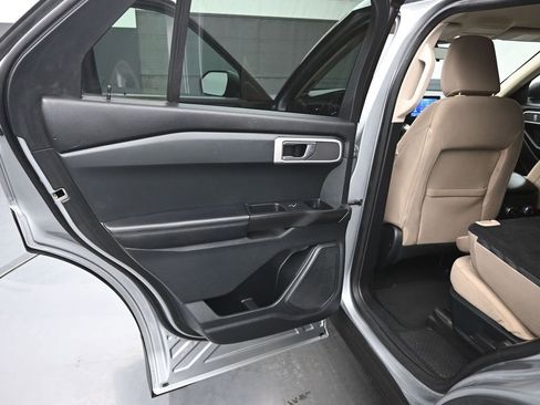 Certified 2021 Ford Explorer 2WD image 12