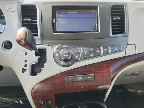 Used 2012 Toyota Sienna XLE w/ XLE Navigation Pkg image 33