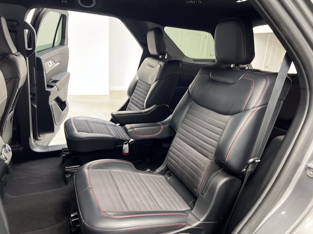 Used 2025 Ford Explorer ST-Line AWD/4WD image 16