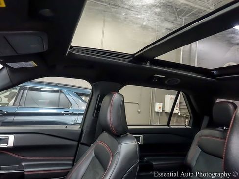 Used 2023 Ford Explorer ST-Line w/ Class IV Trailer Tow Package image 12