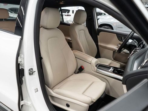 Used 2025 Mercedes-Benz GLA 250 4MATIC w/ Winter Package image 10