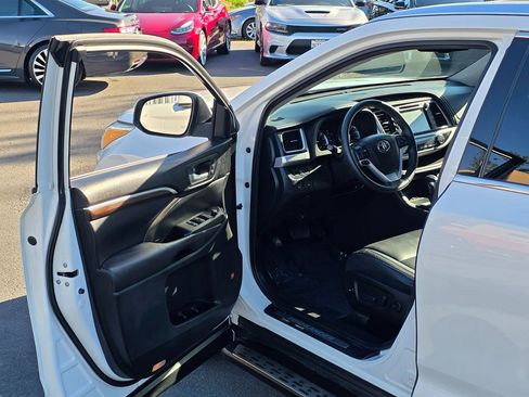 Used 2016 Toyota Highlander Limited image 48