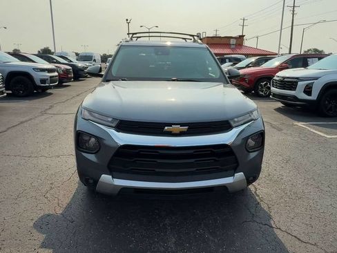 Used 2022 Chevrolet TrailBlazer LT w/ Convenience Package FWD image 3