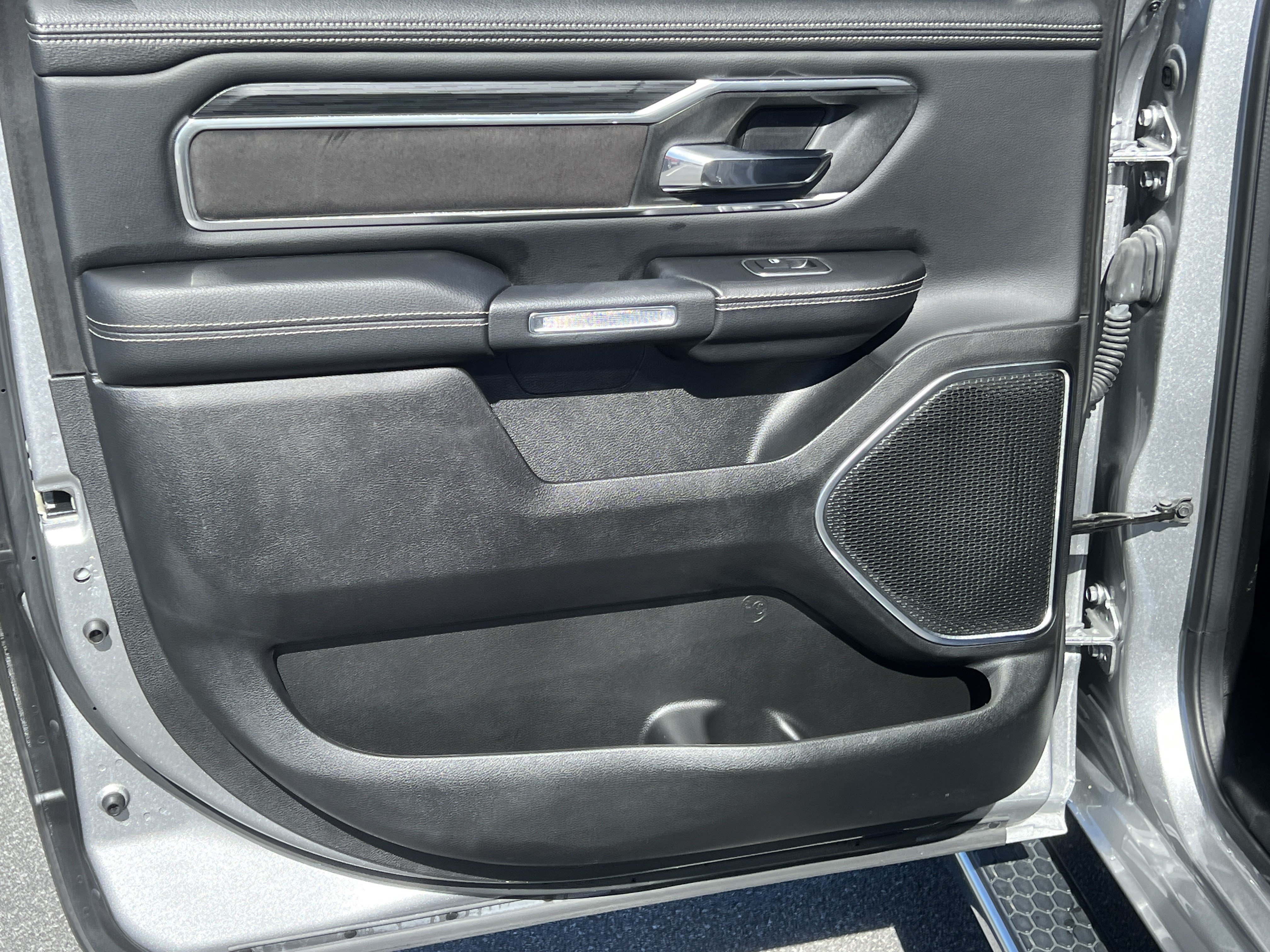 Used 2023 RAM 1500 Laramie AWD/4WD image 27