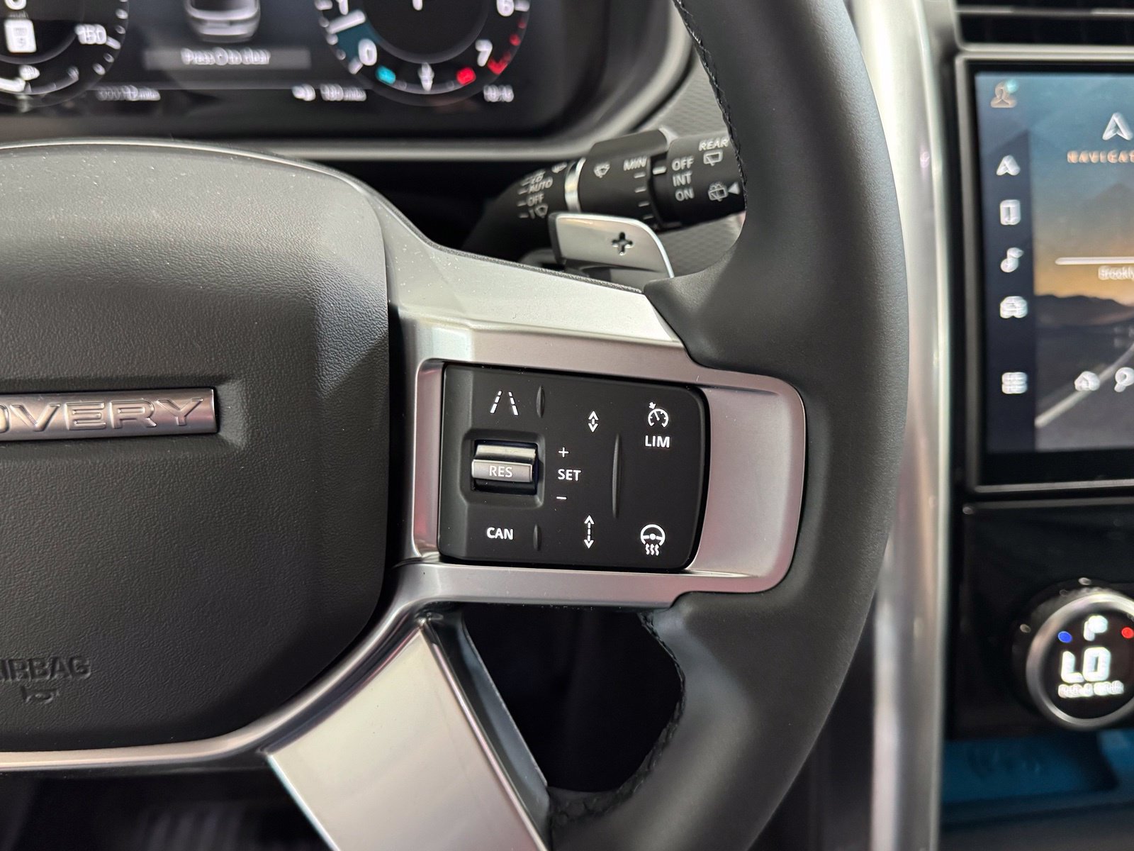New 2026 Land Rover Discovery Limited Edition AWD/4WD image 20