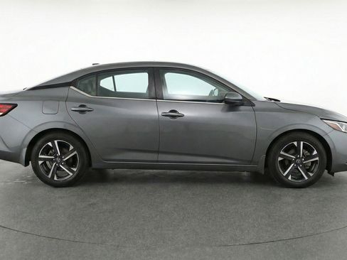 Used 2024 Nissan Sentra SV FWD image 11