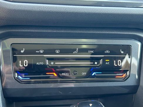 Used 2022 Volkswagen Tiguan SE FWD image 35