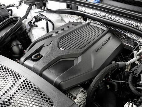 Certified 2026 Porsche Macan AWD/4WD image 30