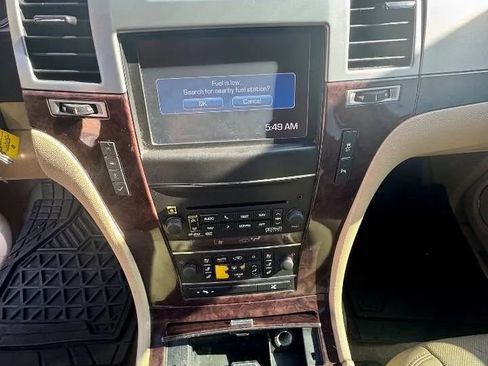 Used 2013 Cadillac Escalade Premium AWD/4WD image 13