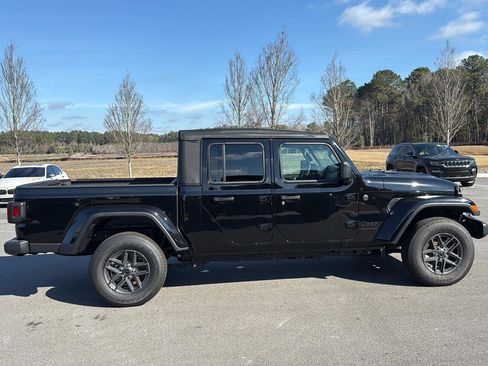 New 2025 Jeep Gladiator Sport image 8