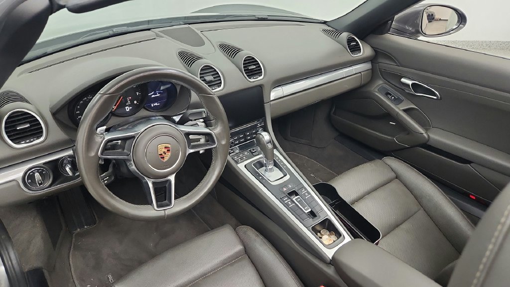 Used 2017 Porsche 718 Boxster RWD image 33