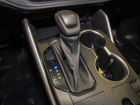 Used 2023 Toyota Highlander L image 16