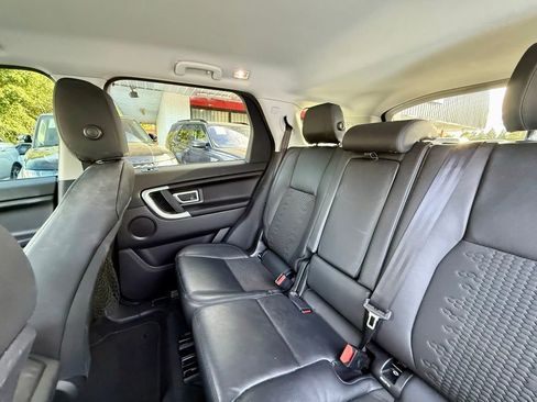 Used 2019 Land Rover Discovery Sport SE image 28
