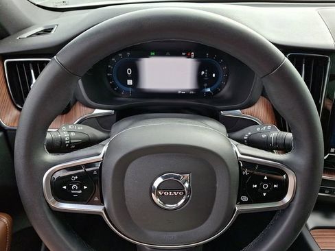 Used 2023 Volvo XC60 B5 Plus w/ Climate Package AWD/4WD image 18