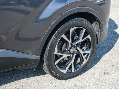 Used 2019 Toyota C-HR XLE FWD image 12