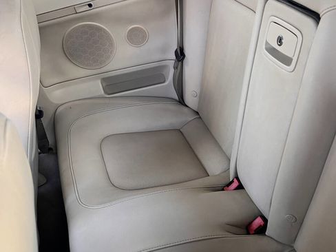 Used 2010 Volkswagen Beetle Convertible image 18