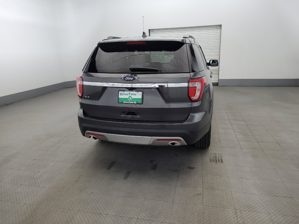 Used 2017 Ford Explorer XLT w/ Equipment Group 202A FWD image 7
