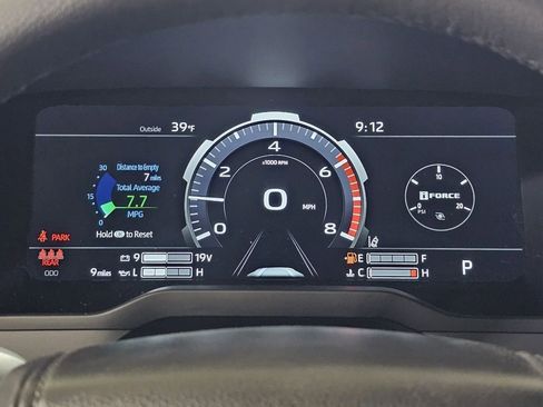 Used 2025 Toyota Tundra Limited AWD/4WD image 27