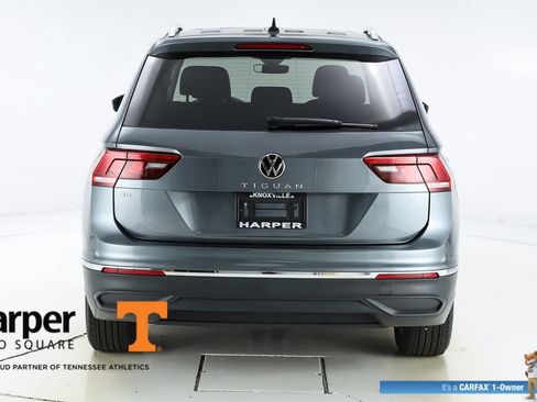 Used 2024 Volkswagen Tiguan SE w/ Panoramic Sunroof Package FWD image 8