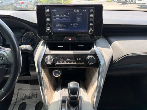 Used 2022 Toyota Venza XLE AWD/4WD image 22