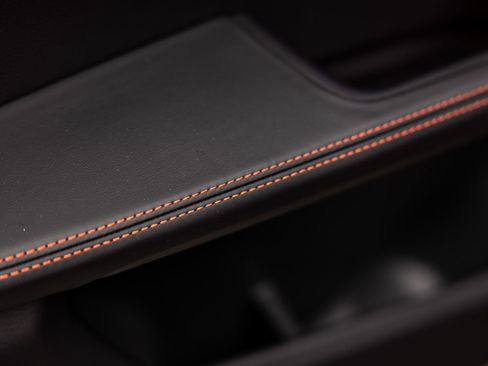 Certified 2025 Porsche Macan AWD/4WD image 41