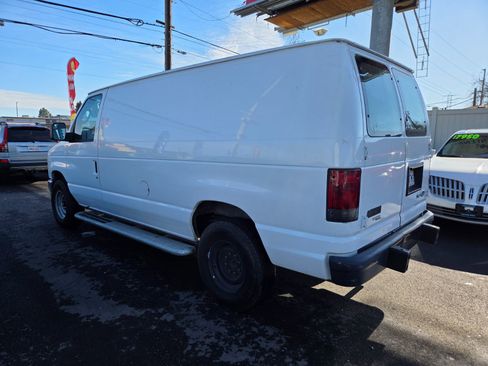Used 2014 Ford E-250 and Econoline 250 w/ Power Group image 2