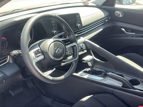 Used 2023 Hyundai Elantra SEL FWD image 27