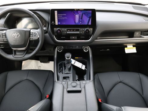 New 2026 Toyota Grand Highlander Limited image 2