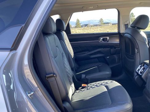 Used 2023 Kia Sorento SX image 35