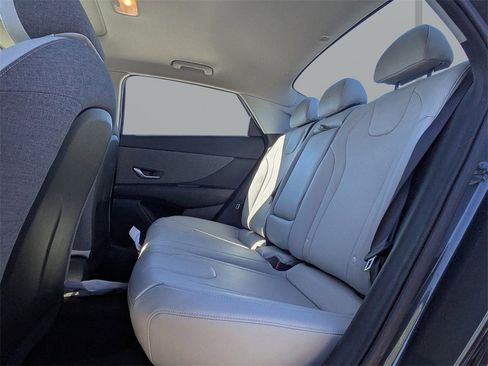 Used 2023 Hyundai Elantra Limited image 12