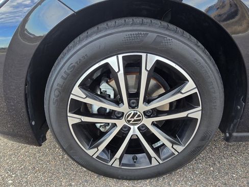 Used 2023 Volkswagen Jetta Sport image 9