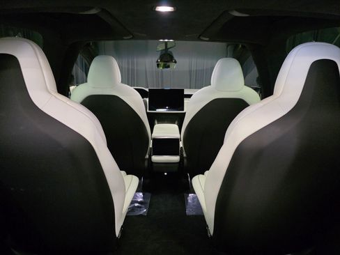 Used 2022 Tesla Model X Plaid image 41