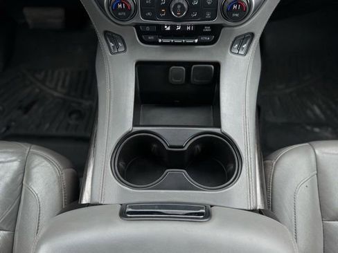 Used 2018 Chevrolet Suburban LT image 30