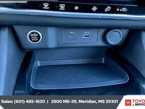 Used 2023 Nissan Rogue SV image 22