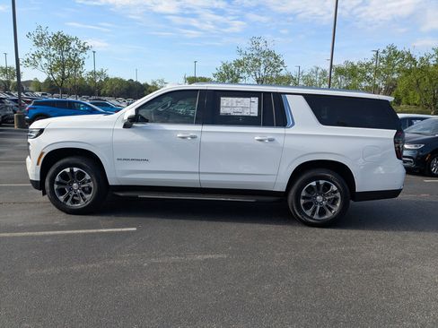 New 2026 Chevrolet Suburban LT w/ Comfort Package AWD/4WD image 6