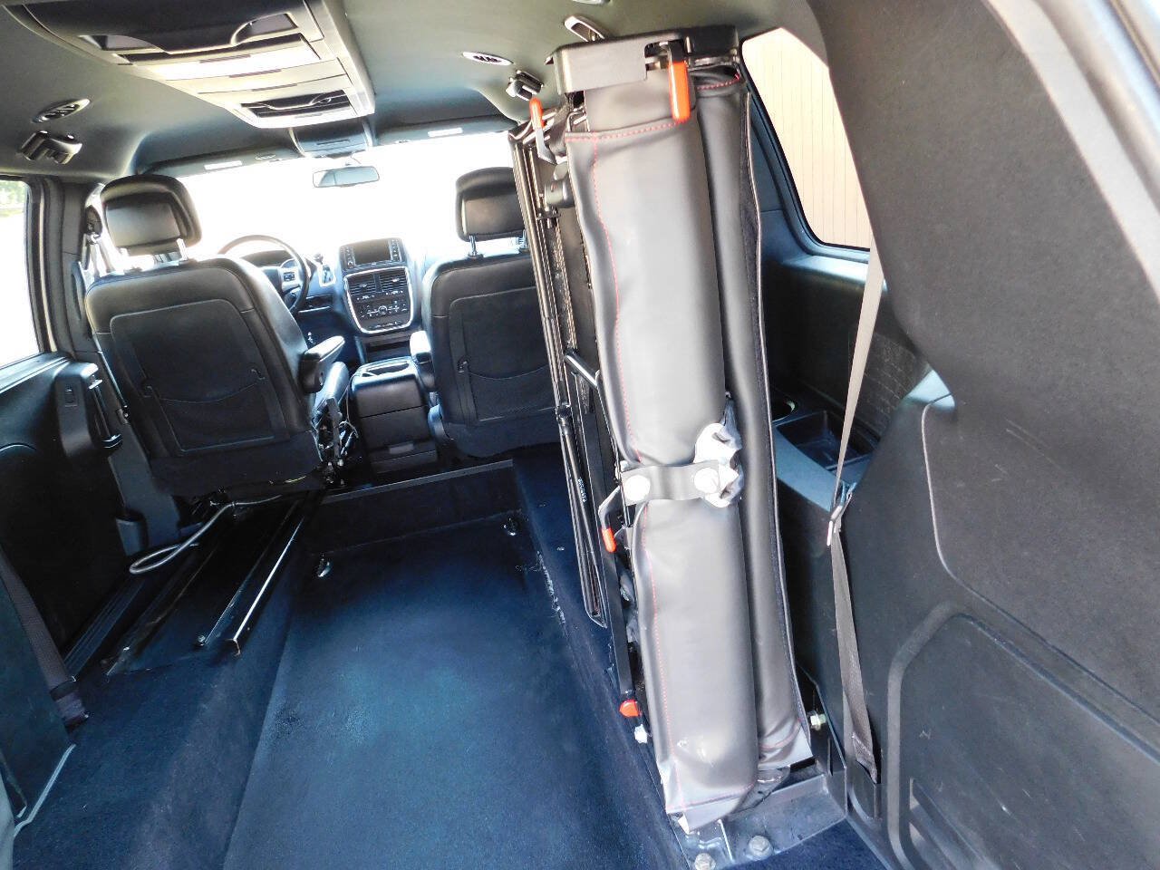 Used 2018 Dodge Grand Caravan GT FWD image 6