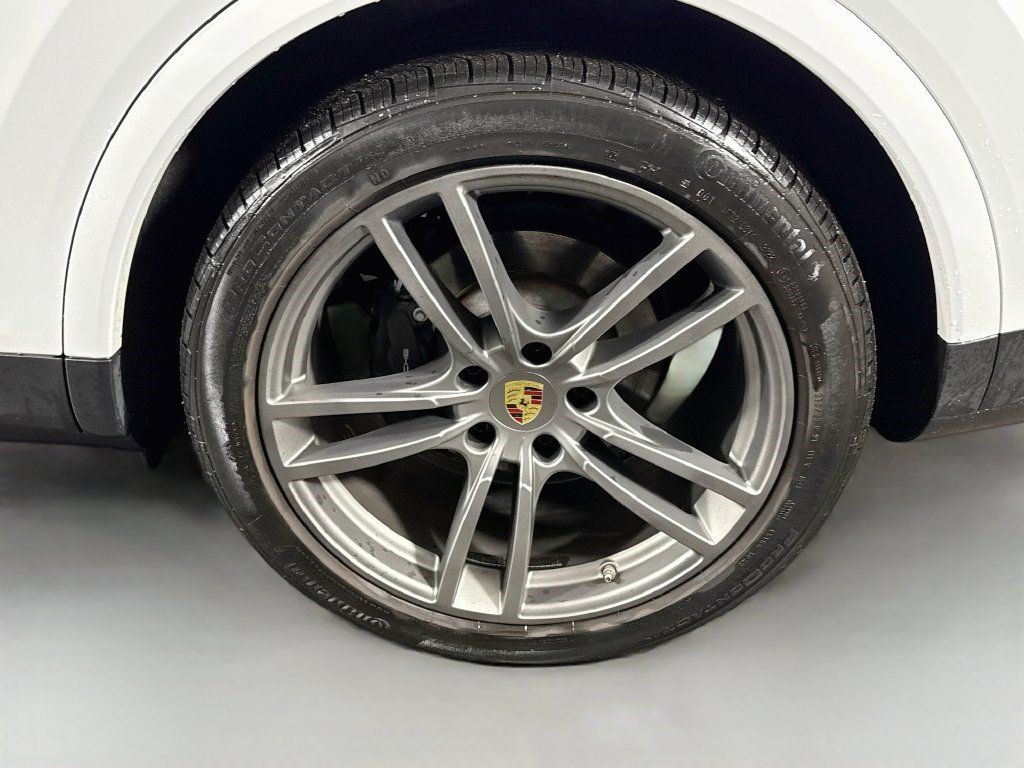 Used 2023 Porsche Cayenne Platinum Edition AWD/4WD image 36