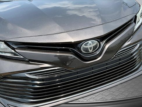 Used 2019 Toyota Camry LE FWD image 30