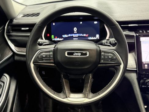 Used 2023 Jeep Grand Cherokee L Limited AWD/4WD image 17