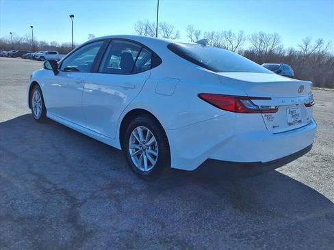 Used 2025 Toyota Camry LE image 21