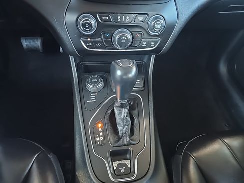 Used 2021 Jeep Cherokee Latitude Plus w/ Mopar Interior Package AWD/4WD image 22