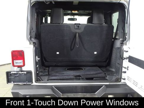 Used 2016 Jeep Wrangler Rubicon w/ Power Convenience Group image 13